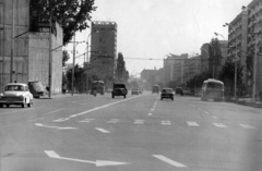 Románia, Bukarest, Bulevardul Dimitrie Cantemir, a szemben balra látható magasépület előtt van a Bulevardul Mărășești kereszteződése., 1969, Sütő András örökösei, Új Élet szerkesztőség, Wartburg 311/312, gyalogátkelő, Fortepan #174680