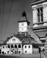 Románia,Erdély, Brassó, Fő tér (ekkor Piața 23 August, ma Tanács tér, Piața Sfatului), Tanácsháza (egykor Városháza, ma múzeum)., 1969, Sütő András örökösei, Új Élet szerkesztőség, Fortepan #174683