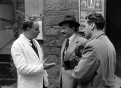 Olaszország, Firenze, Via Dante Alighieri 4/r, középen Csőke József dokumentum- és sportfilmrendező, jobbra Fifilina József operatőr., 1959, Szabó Gábor, híres ember, beszélgetés, Fortepan #174813