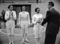 Hungary, Morvay Zsuzsa, Zsabka Margit, Elek Margit tőrvívónők., 1958, Szabó Gábor, sportsperson, Fortepan #174844