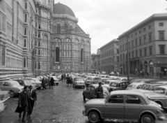 Olaszország, Firenze, Piazza del Duomo, balra a Dóm., 1959, Szabó Gábor, Fortepan #174863