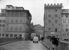 Olaszország, Firenze, Ponte Santa Trinita, szemben a Via Tornabuoni., 1959, Szabó Gábor, Fortepan #174866