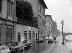 Olaszország, Firenze, Lungarno Guicciardini, balra a 7-es számú ház, jobbra a Ponte alla Carraia., 1959, Szabó Gábor, Fortepan #174871