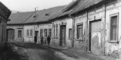 Magyarország, Óbuda, Budapest III., Föld utca a Szőlőkert utca felé nézve, jobbról a 9., 11., 13. és 15. számú ház., 1961, Józsa Sándor, Budapest, Fortepan #174900