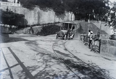 Croatia, Opatija, Ika, ulica Maršala Tita (Reichsstrasse), az Opatija-Matulji vasútállomás és Lovran között közlekedő villamos vágánya., 1911, Berecz, rails, automobile, Fortepan #175013