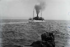 Croatia,Adriatic Sea, a Tátra egycsavaros tengeri személyszállító gőzhajó., 1911, Berecz, steamboat, rock, sea, Fortepan #175015