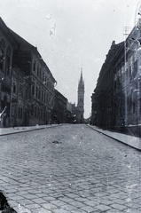 Slovakia, Nitra, Farská ulica (ekkor Vármegye utca), szemben a Sarlós Nagyboldogasszony-templom., 1911, Berecz, street view, cobblestones, church, Fortepan #175020