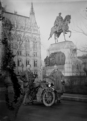 Magyarország, Budapest V., Kossuth Lajos (Országház) tér, gróf Andrássy Gyula szobra (Zala György, 1906.) a Parlamenttől délre., 1925, Berecz, Budapest, Fortepan #175046