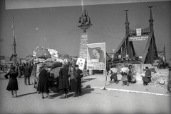 Magyarország, Budapest XI., Szabadság híd, a pontonhíddal kiegészített hídroncs a Szent Gellért térről nézve., 1945, Vörös Hadsereg, propaganda, Budapest, cirill írás, Fortepan #175139