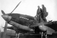 Hungary, IL-2 Sturmovik típusú szovjet csatarepülőgép és személyzete., 1944, Vörös Hadsereg, pilot, airplane, Ilyushin-brand, propeller, parachute, Fortepan #175177