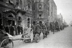 Hungary, Budapest IX., Üllői út, balra a Márton utca torkolata., 1945, Vörös Hadsereg, Budapest, soldier, pedestrian, civilian, Fortepan #175276