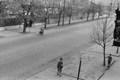 Magyarország, Budapest XII., Krisztina körút a Csaba utcától a Vérmező út felé nézve, szemben a Postapalota udvarának kerítése., 1958, Chuckyeager tumblr, Budapest, facsemete, motorkerékpár, Fortepan #175442