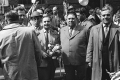 Magyarország, Budapest VII., Cserhát utca a Garay tér közelében, május 1-i felvonulás résztvevői., 1960, Chuckyeager tumblr, májusfa, Budapest, Fortepan #175480