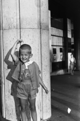 Magyarország, Budapest II., Keleti Károly utca - Margit körút (Mártírok útja) saroképülete, a felvétel az Európa étterem előtt készül., 1962, Chuckyeager tumblr, Budapest, Fortepan #175552