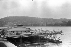 Magyarország, Budapest V.,Budapest I., Kék Duna terasz a Széchenyi Lánchídról nézve, háttérben a Gellért-hegy., 1960, Chuckyeager tumblr, Duna, látkép, Budapest, Fortepan #175595