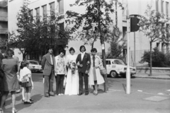 Hungary, Budapest XI., Bocskai út - Zsombolyai utca sarok, háttérben a TIT Természettudományi Stúdió (korábban lágymányosi zsinagóga) épülete., 1976, Chuckyeager tumblr, bride, Budapest, Fortepan #175673