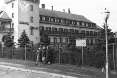 Magyarország, Széchenyihegy, Budapest XII., Rege utca, Vörös Csillag (egykor Golf, később Panoráma) szálloda., 1957, Chuckyeager tumblr, Budapest, drótkerítés, Fortepan #175855