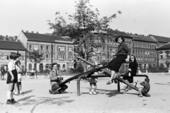 Hungary, Budapest VIII., Kálvária tér. Középen részben takarva Kulich Gyula szobra, háttérben a Lujza utca torkolata a Baross utcánál., 1956, Chuckyeager tumblr, playground, seesaw, Budapest, Fortepan #176004