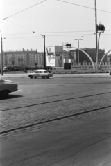 Németország, Lipcse, Wilhelm-Leuschner-Platz, a háttérben jobb oldalon a Városi Könyvtár (Stadtbibliothek) épülete., 1966, Chuckyeager tumblr, NDK, Fortepan #176099