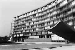 Franciaország, Párizs, Place de Fontenoy, UNESCO székház (Breuer Marcell, 1958.), balra a háttérben az Eiffel-torony., 1967, Chuckyeager tumblr, Fortepan #176236