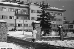 Magyarország, Sopron, Lövér (Szabadság) körút, Csepel SZOT üdülő (korábban Lövér szálló)., 1958, Chuckyeager tumblr, munkaköpeny, hó, Fortepan #176393