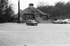 Magyarország, Tatabánya, Csákányosi csárda (Makovecz Imre, 1968.)., 1974, Chuckyeager tumblr, Fiat 1100, Fortepan #176548