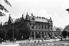 Magyarország, Szekszárd, Garay tér, szemben a Széchenyi utca - Szent István tér (Mártírok tere) sarkán a Dicenty-ház., 1964, Chuckyeager tumblr, Fortepan #176572