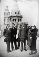 Magyarország, budai Vár,Halászbástya, Budapest I., balról Astor Michael, dr. Léderer Lajos a Pesti Hírlap londoni mun­katársa, Astor Jackie, Lord Waldorf Astor, Lady Nancy Astor., 1938, Bojár Sándor, Budapest, Fortepan #177001