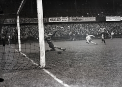 Magyarország, Budapest IX., Üllői út, FTC stadion, szemben a B tribün., 1937, Bojár Sándor, labdarúgás, Budapest, Fortepan #177084