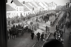 Magyarország, Mosonmagyaróvár, Magyaróvár (ekkor önálló, ma a város része), Fő utca, Habsburg–Tescheni Frigyes főherceg temetése 1937. január 5-én., 1937, Bojár Sándor, temetés, Fortepan #177225