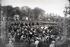 Magyarország, Budapest VIII., Fiumei úti Nemzeti Sírkert (Kerepesi temető). A »SZIRT« (Szent István repülőtalálkozó) alkalmával Debrecen közelében 1938. augusztus 10-én lezuhant repülőgép áldozatainak temetése., 1938, Bojár Sándor, Budapest, Fortepan #177352