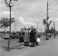 Magyarország, Budapest IX., Ecseri út, jobb oldalt a Szent Kereszt-templom, a villamos az Epreserdő utca felé kanyarodik, 1962, Bojár Sándor, Budapest, Tatra-márka, Chevrolet-márka, Chevrolet Bel Air, Fortepan #177479