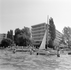 Hungary,Lake Balaton, Siófok, Petőfi sétány, szemben a Lidó Szálló, balra a Hungária Szálló., 1965, Bojár Sándor, Fortepan #177488