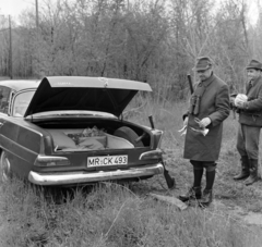 Magyarország, Debrecen, a felvétel az MHS (Magyar Honvédelmi Sport Szövetség) Vadásztársaság meghívására érkezett nyugatnémet vendégek őzbakvadászatán készült, a Nagyerdőben és környékén., 1965, Bojár Sándor, Fortepan #177564