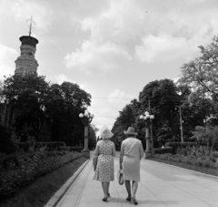 Ukrajna, Kijev, Marijinszkij park, háttérben a tűzoltóság tornya a Mihajlo Hrusevszkij utca és a Lipszka utca sarkán., 1965, Bojár Sándor, Fortepan #177666