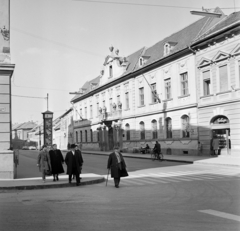 Magyarország, Eger, balra a Csiky Sándor utca, szemben a Széchenyi István (Széchenyi) utca a postahivatal épületével., 1967, Bojár Sándor, Fortepan #177701