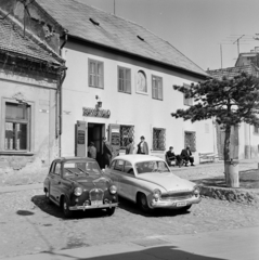 Magyarország, Eger, Tinódi Sebestyén (Dózsa György) tér, Borkóstoló., 1967, Bojár Sándor, Wartburg-márka, Austin-márka, Wartburg 311/312, rendszám, Austin A35, Fortepan #177707