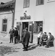 Magyarország, Eger, Tinódi Sebestyén (Dózsa György) tér, Borkóstoló., 1967, Bojár Sándor, Fortepan #177708