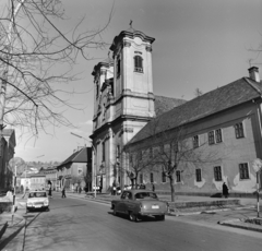 Magyarország, Eger, Kossuth Lajos utca, az Egészségház utca torkolatánál a Ferences templom., 1967, Bojár Sándor, rendszám, Fortepan #177725