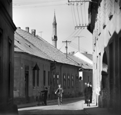 Magyarország, Eger, Dobó István utca, háttérben a Minaret., 1967, Bojár Sándor, kerékpár, Fortepan #177738