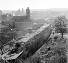 Magyarország, Eger, látkép a várból. A háttérben balról jobbra a Líceum, a Főszékesegyház és a Minorita templom., 1967, Bojár Sándor, Fortepan #177743