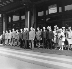 Magyarország, Budapest VIII., a Keleti pályaudvar érkezési oldala. Az NDK párt- és kormányküldöttségének ünnepélyes fogadása 1967. május 18-án. Előtérben jobbról Walter Ulbricht, Kádár János, Willi Stoph, mögöttük jobbra Biszku Béla., 1967, Bojár Sándor, Budapest, Pragotron-márka, Fortepan #177821