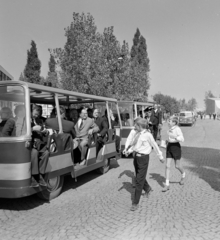 Magyarország, Budapest X., Mezőgazdasági Kiállítás az Albertirsai úti vásár területén. A felvétel Josip Broz Tito (világos öltönyben) látogatásakor, 1964. szeptember 15-én készült., 1964, Bojár Sándor, Budapest, Fortepan #177827