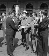 Magyarország, Budapest VIII., a Keleti pályaudvar érkezési oldala. Josip Broz Tito (balra fogadása 1964. szeptember 11-én., 1964, Bojár Sándor, Budapest, Fortepan #177832