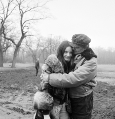 Hungary, Lakitelek, Tőserdő, Eva Swann francia színésznő és Jancsó Miklós filmrendező. A felvétel a magyar-francia koprodukcióban készülő Sirokkó című film forgatása idején készült., 1969, Bojár Sándor, filming, Fortepan #177848