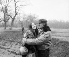 Hungary, Lakitelek, Tőserdő, Eva Swann francia színésznő és Jancsó Miklós filmrendező. A felvétel a magyar-francia koprodukcióban készülő Sirokkó című film forgatása idején készült., 1969, Bojár Sándor, filming, Fortepan #177849