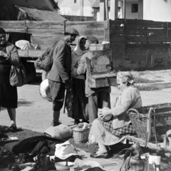 Magyarország, Nagykőrös, Kálvin tér, piac., 1965, Bojár Sándor, vándoriparos, drótostót, Fortepan #177990