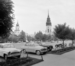 Magyarország, Nagykőrös, Szabadság tér, balra a Városháza, jobbra a református templom., 1965, Bojár Sándor, kerékpár, kerékpár tároló, Fortepan #177999