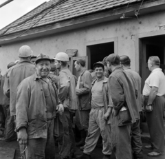 Hungary, Bátonyterenye, Kisterenye (ekkor önálló), Csigakút-lejtősakna, vájárok műszakváltáskor., 1966, Bojár Sándor, Fortepan #178004