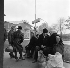 Magyarország, Szekszárd, Pollack Mihály utca, autóbusz-pályaudvar., 1964, Bojár Sándor, autóbuszállomás, Fortepan #178024